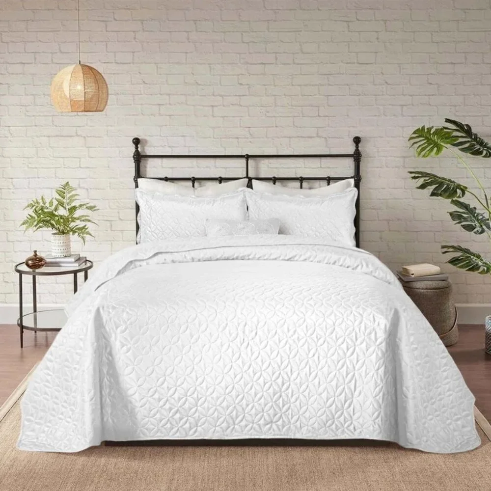 Elegant White Quilted Lightweight Bedspread 3pc Set King